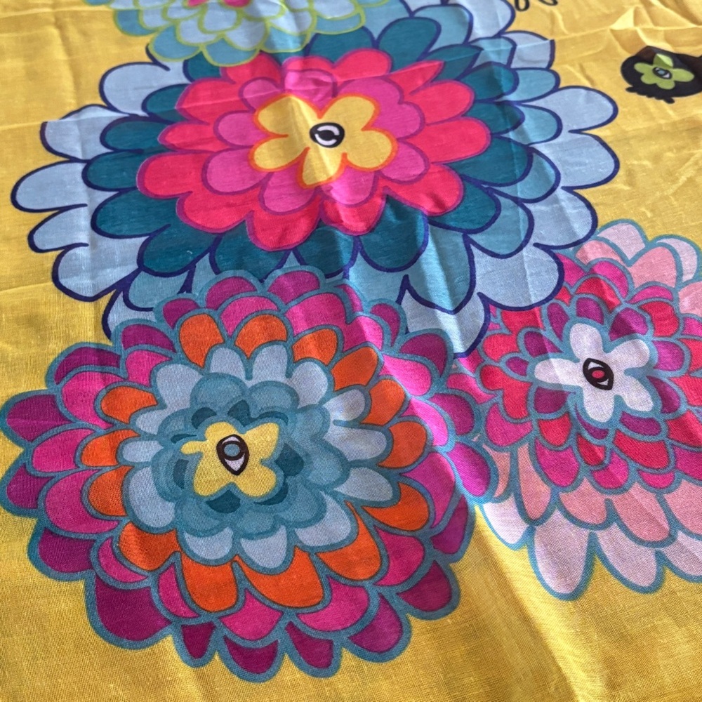 NIB Pylones scarf, Dahlia themed. - Picture 11 of 13